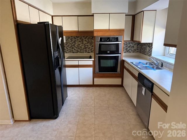 1720 12th Street NE, Hickory, NC 28601