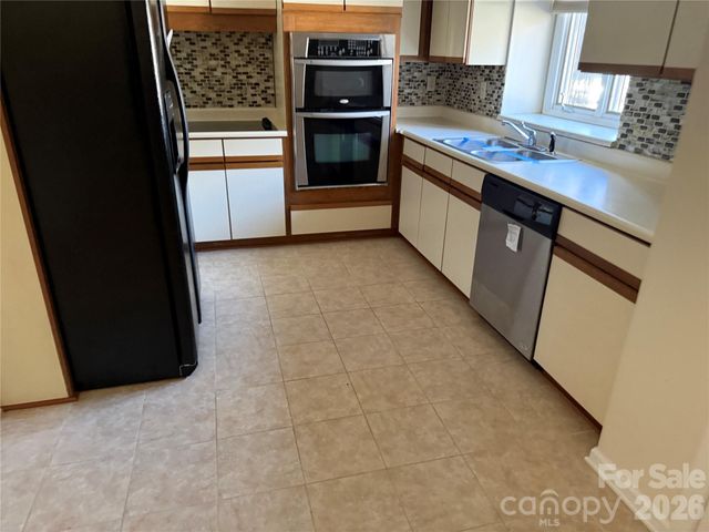 1720 12th Street NE, Hickory, NC 28601