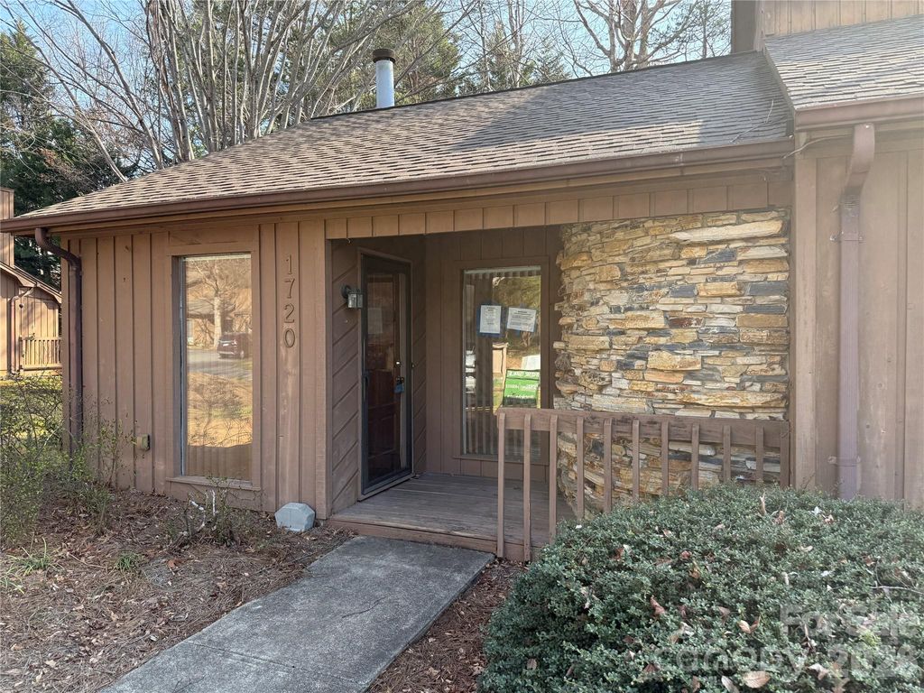 1720 12th Street NE, Hickory, NC 28601