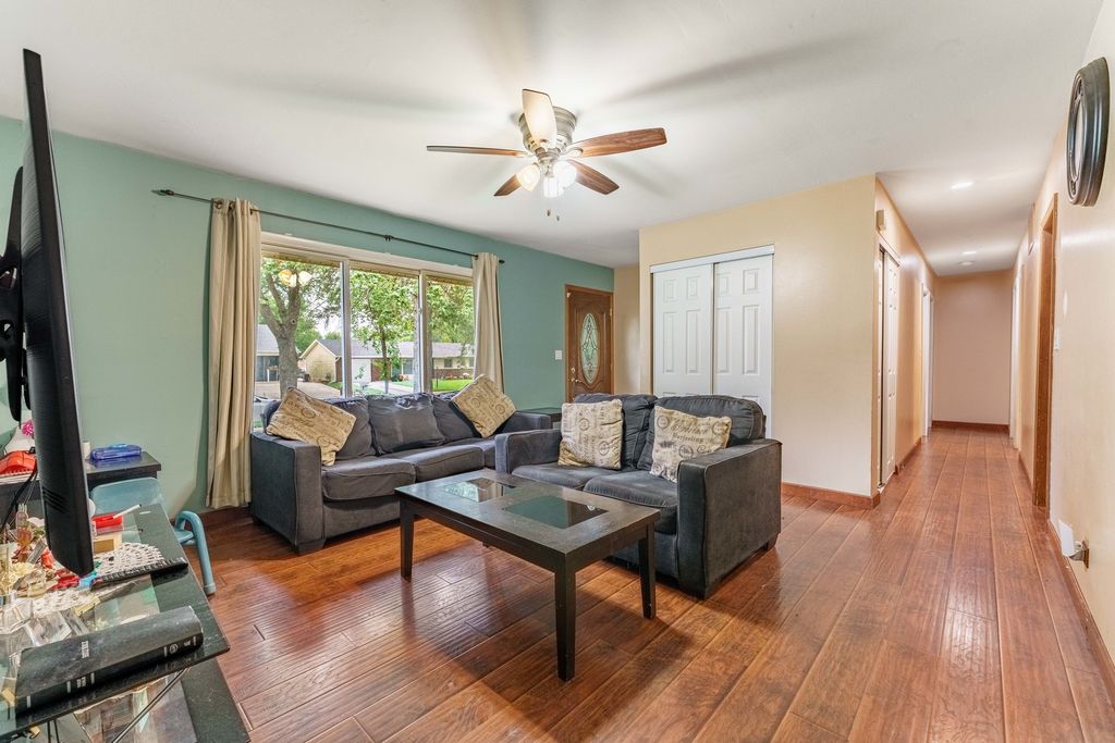 7870 Asbury Circle, Hanover Park, IL 60133 — photo 3