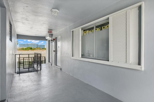 515 S Crescent Drive 302, Hollywood, FL 33021