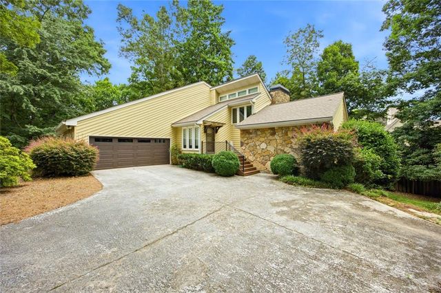 2990 Ascot Lane, Roswell, GA 30076