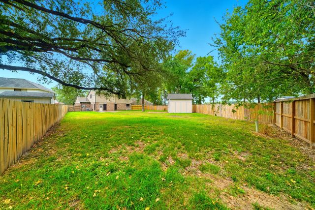 7410 Wood Bluff Boulevard, Houston, TX 77040