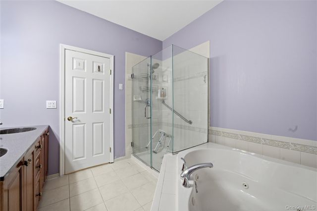 32 Eagle Circle, Bohemia, NY 11716