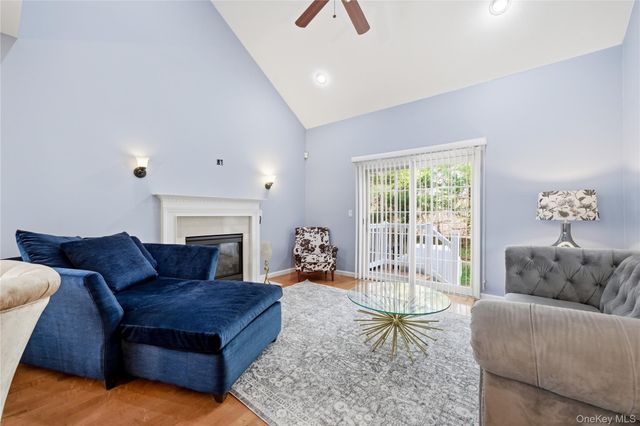 32 Eagle Circle, Bohemia, NY 11716