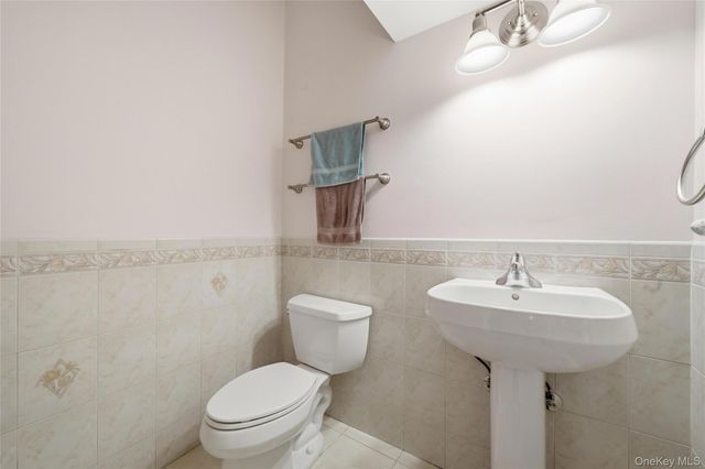 32 Eagle Circle, Bohemia, NY 11716