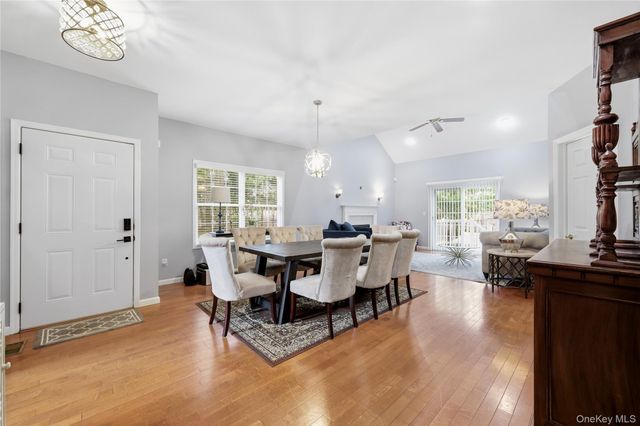32 Eagle Circle, Bohemia, NY 11716