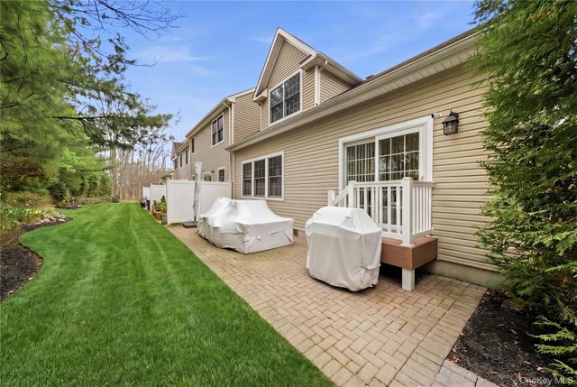 32 Eagle Circle, Bohemia, NY 11716