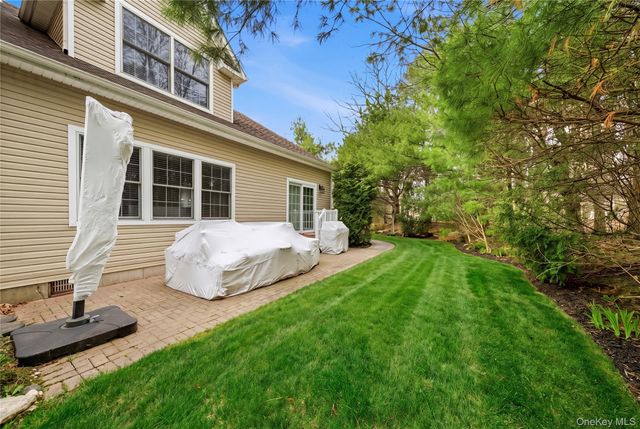 32 Eagle Circle, Bohemia, NY 11716