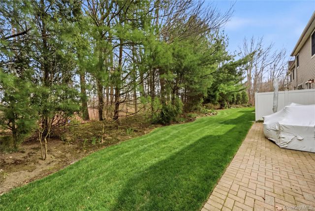 32 Eagle Circle, Bohemia, NY 11716