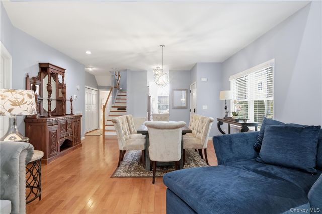 32 Eagle Circle, Bohemia, NY 11716