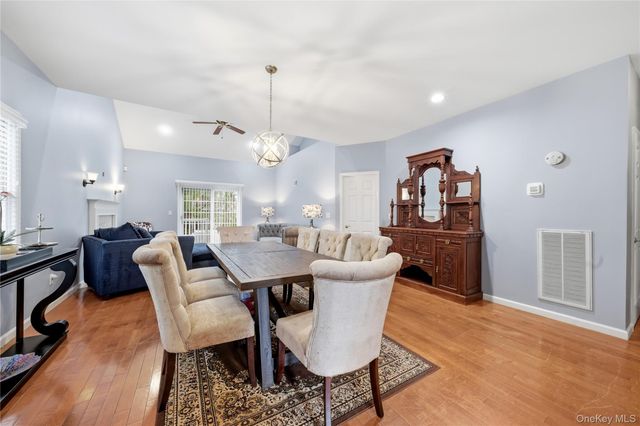 32 Eagle Circle, Bohemia, NY 11716