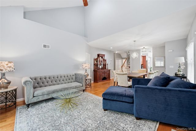 32 Eagle Circle, Bohemia, NY 11716
