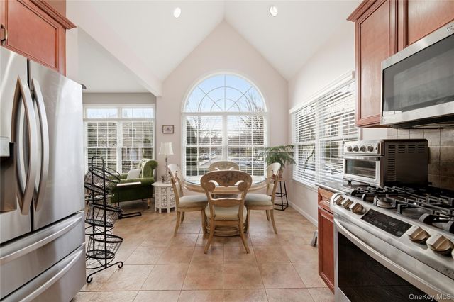 32 Eagle Circle, Bohemia, NY 11716