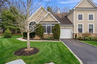 32 Eagle Circle, Bohemia, NY 11716