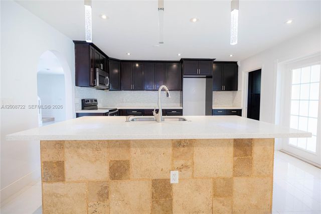 510 NW 207th Avenue, Pembroke Pines, FL 33029