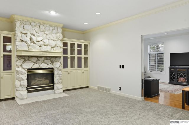 16767 J Circle, Omaha, NE 68135