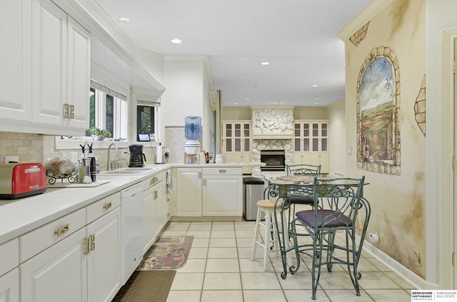 16767 J Circle, Omaha, NE 68135