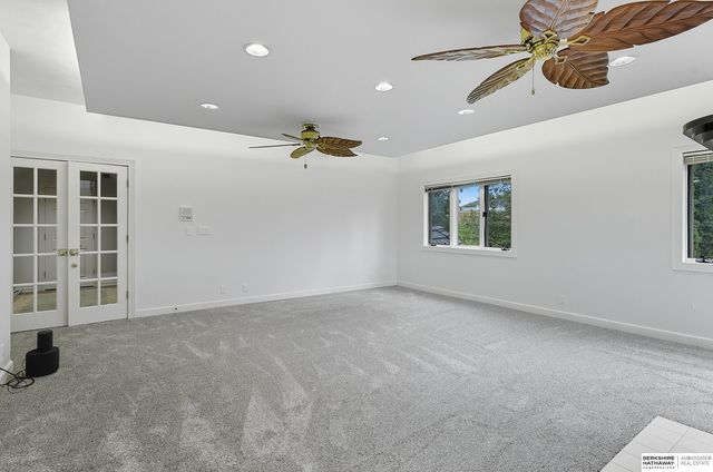 16767 J Circle, Omaha, NE 68135