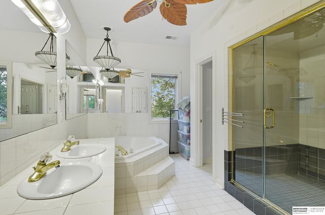 16767 J Circle, Omaha, NE 68135