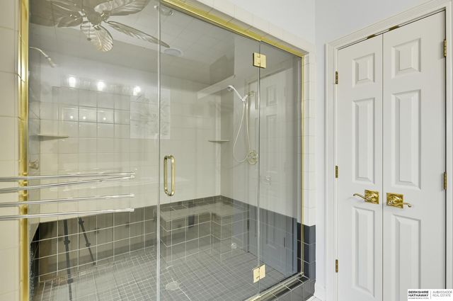 16767 J Circle, Omaha, NE 68135