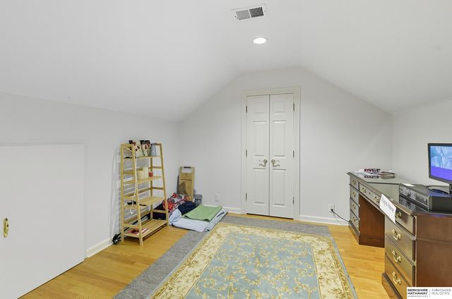 16767 J Circle, Omaha, NE 68135