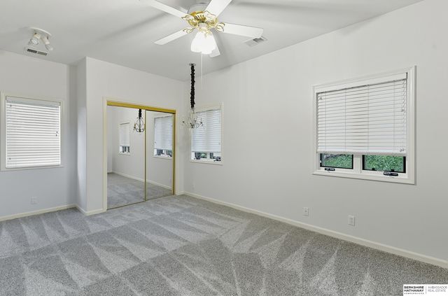 16767 J Circle, Omaha, NE 68135