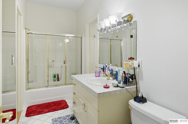 16767 J Circle, Omaha, NE 68135