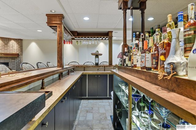 16767 J Circle, Omaha, NE 68135