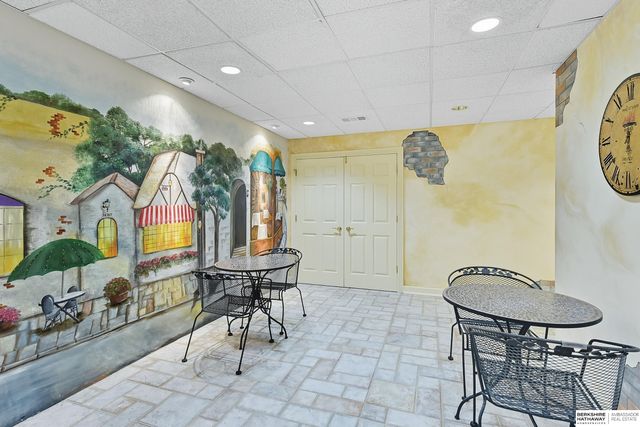 16767 J Circle, Omaha, NE 68135