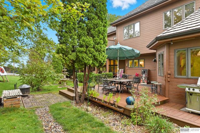 16767 J Circle, Omaha, NE 68135