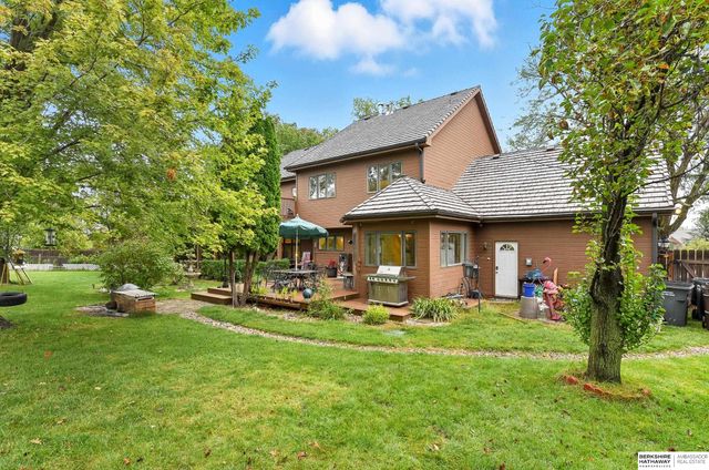 16767 J Circle, Omaha, NE 68135