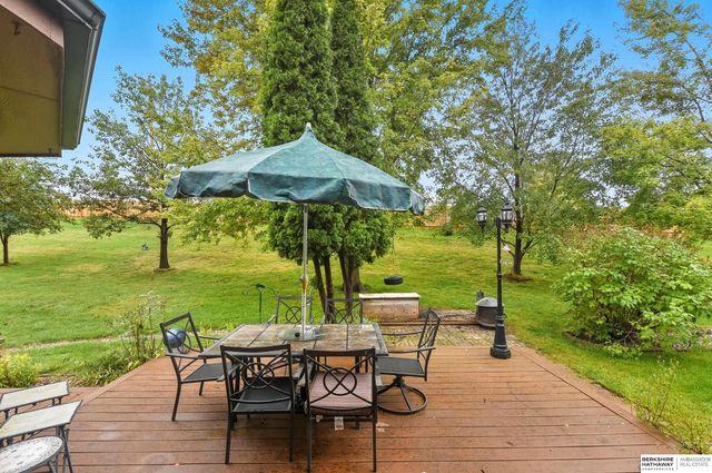 16767 J Circle, Omaha, NE 68135