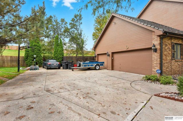 16767 J Circle, Omaha, NE 68135