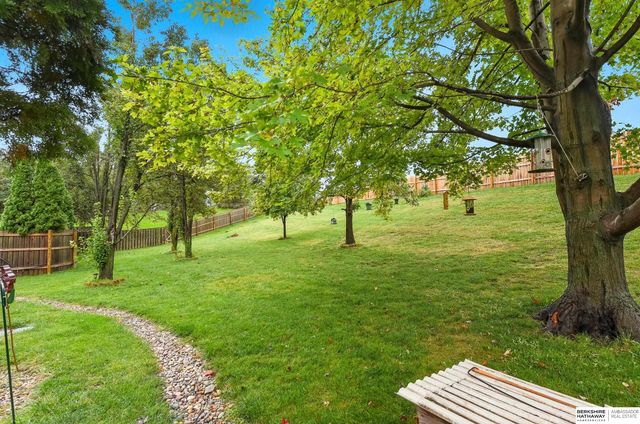 16767 J Circle, Omaha, NE 68135