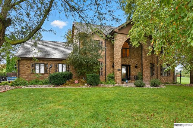 16767 J Circle, Omaha, NE 68135