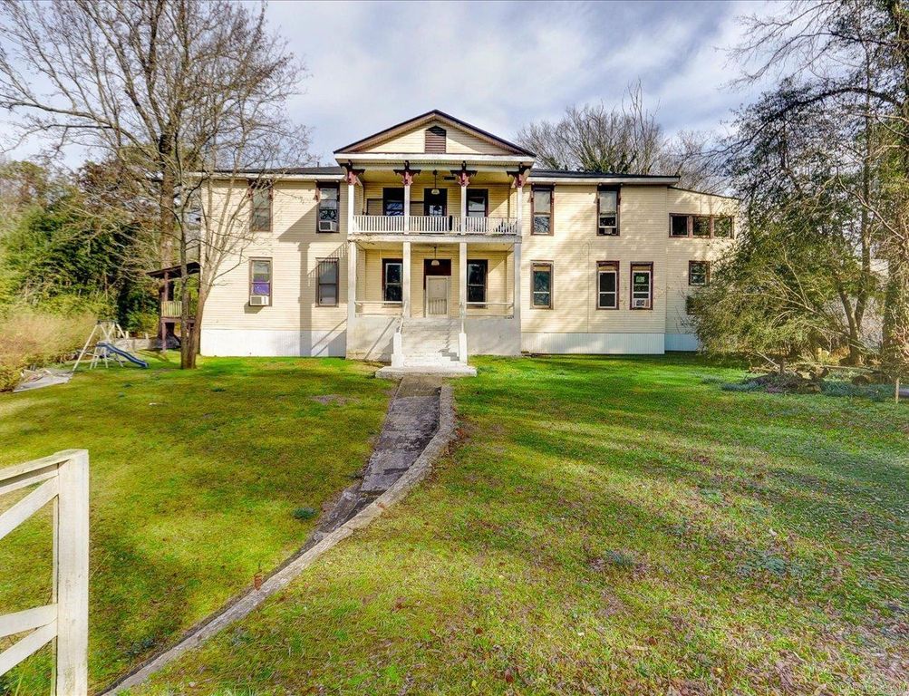106 Breeze Street, Hot Springs, AR 71901