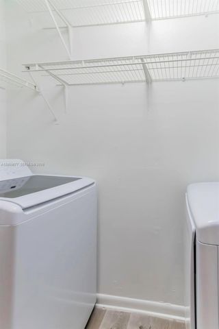 931 NE 199th Street 20122, Miami, FL 33179