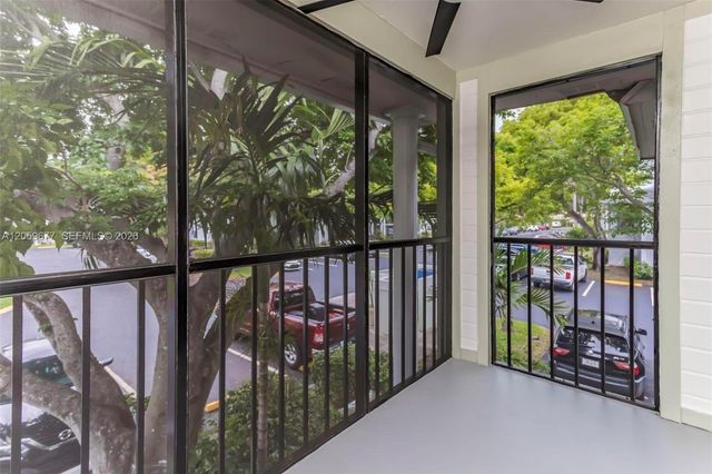 931 NE 199th Street 20122, Miami, FL 33179