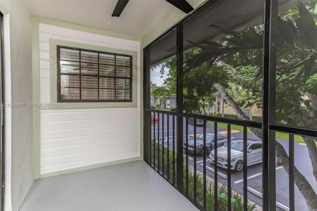 931 NE 199th Street 20122, Miami, FL 33179