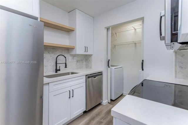 931 NE 199th Street 20122, Miami, FL 33179