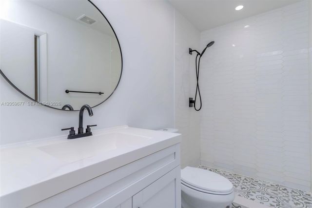 931 NE 199th Street 20122, Miami, FL 33179