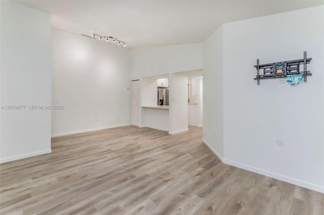 931 NE 199th Street 20122, Miami, FL 33179