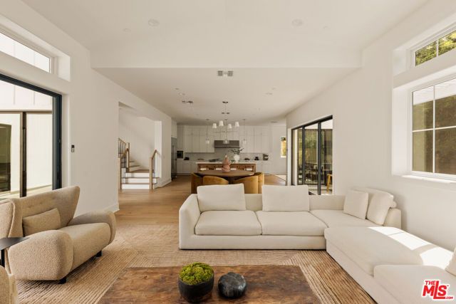 4027 Dixie Canyon Avenue, Sherman Oaks, CA 91423