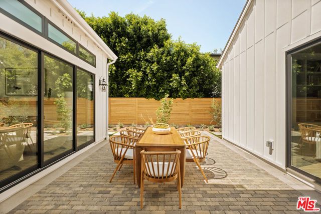 4027 Dixie Canyon Avenue, Sherman Oaks, CA 91423