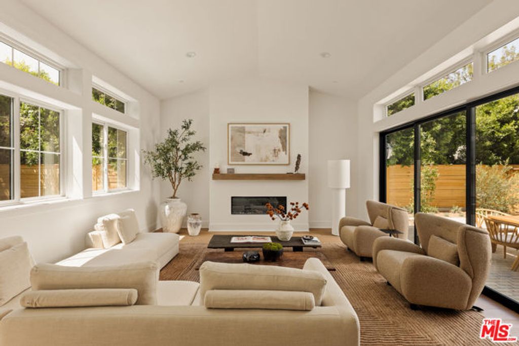 4027 Dixie Canyon Avenue, Sherman Oaks, CA 91423