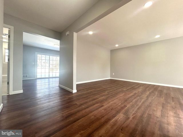 4 DOROTHEA TER, Lawrence, NJ 08648