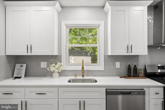 4 DOROTHEA TER, Lawrence, NJ 08648