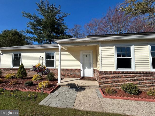 4 DOROTHEA TER, Lawrence, NJ 08648