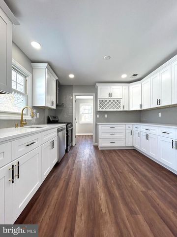 4 DOROTHEA TER, Lawrence, NJ 08648